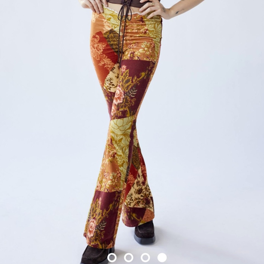 Urban Outfitters UO Velvet Ruched V-Front Pant 32 Floral Bell Bottom Low Rise - Picture 2 of 16